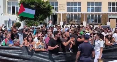 &Sigma;&tau;&eta;&nu; &Kappa;ύ&pi;&rho;&omicron; &kappa;&alpha;&tau;έ&pi;&lambda;&epsilon;&upsilon;&sigma;&epsilon; &tau;&omicron; &kappa;&rho;&omicron;&upsilon;&alpha;&zeta;&iota;&epsilon;&rho;ό&pi;&lambda;&omicron;&iota;&omicron; &mu;&epsilon; &tau;&omicron;&upsilon;&sigmaf; &Iota;&sigma;&rho;&alpha;&eta;&lambda;&iota;&nu;&omicron;ύ&sigmaf; &tau;&omicron;&upsilon;&rho;ί&sigma;&tau;&epsilon;&sigmaf; &mu;&epsilon;&tau;ά &tau;&omicron; &mu;&pi;&lambda;ό&kappa;&omicron; &sigma;&tau;&eta; &Sigma;ύ&rho;&omicron;