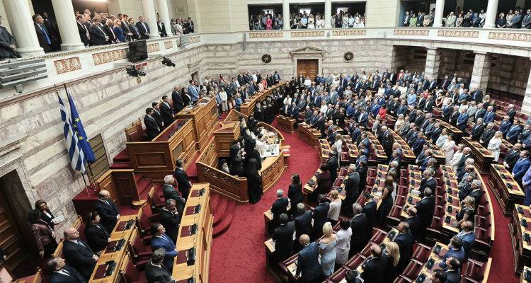 &Omicron;&rho;&kappa;ί&sigma;&tau;&eta;&kappa;&alpha;&nu; &omicron;&iota; 300 &tau;&eta;&sigmaf; &nu;έ&alpha;&sigmaf; &Beta;&omicron;&upsilon;&lambda;ή&sigmaf; - &Phi;&omega;&tau;&omicron;&gamma;&rho;&alpha;&phi;ί&epsilon;&sigmaf; &kappa;&alpha;&iota; &pi;&alpha;&rho;&alpha;&sigma;&kappa;ή&nu;&iota;&omicron;
