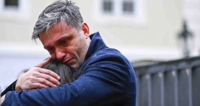 &Mu;&alpha;&kappa;&epsilon;&lambda;&epsilon;&iota;ό &sigma;&tau;&eta;&nu; &Pi;&rho;ά&gamma;&alpha;: &Omicron;&iota; &mu;&alpha;&zeta;&iota;&kappa;έ&sigmaf; &delta;&omicron;&lambda;&omicron;&phi;&omicron;&nu;ί&epsilon;&sigmaf; &laquo;&epsilon;&xi;&alpha;&pi;&lambda;ώ&nu;&omicron;&nu;&tau;&alpha;&iota; &sigma;&tau;&eta;&nu; &Epsilon;&upsilon;&rho;ώ&pi;&eta;&raquo; | &Tau;&omicron; &pi;&alpha;&rho;ά&delta;&epsilon;&iota;&gamma;&mu;&alpha; &tau;&omega;&nu; &Eta;&Pi;&Alpha;, &omicron;&iota; &alpha;&rho;&iota;&theta;&mu;&omicron;ί &sigma;&omicron;&kappa;ά&rho;&omicron;&upsilon;&nu;