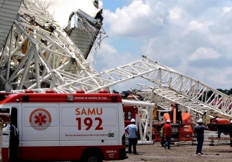 Τραγωδία με τρεις νεκρούς σε γήπεδο της Βραζιλίας που θα φιλοξενηθεί το Μουντιάλ