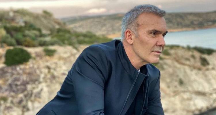 &Sigma;&tau;έ&lambda;&iota;&omicron;&sigmaf; &Rho;ό&kappa;&kappa;&omicron;&sigmaf;: &Mu;&epsilon; C - 130 &alpha;&pi;ό &tau;&eta; &Lambda;ή&mu;&nu;&omicron; &sigma;&epsilon; &nu;&omicron;&sigma;&omicron;&kappa;&omicron;&mu;&epsilon;ί&omicron; &tau;&omega;&nu; &Alpha;&theta;&eta;&nu;ώ&nu; &omicron; &tau;&rho;&alpha;&gamma;&omicron;&upsilon;&delta;&iota;&sigma;&tau;ή&sigmaf;