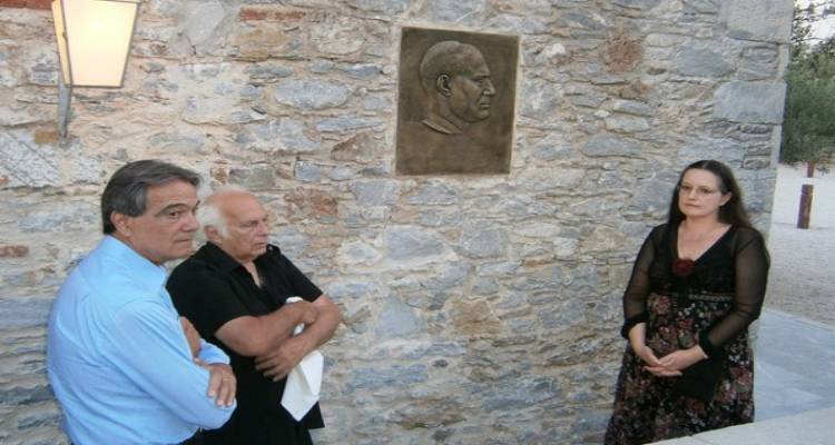 &Omicron; &Nu;ί&kappa;&omicron;&sigmaf; &Sigma;&eta;&phi;&omicron;&upsilon;&nu;ά&kappa;&eta;&sigmaf; &kappa;&alpha;&iota; &eta; &laquo;&Epsilon;&tau;&alpha;&iota;&rho;&epsilon;ί&alpha; &Alpha;&rho;&chi;&iota;&pi;έ&lambda;&alpha;&gamma;&omicron;&sigmaf;&raquo; &gamma;&iota;&alpha; &tau;&omicron;&nu; &theta;ά&nu;&alpha;&tau;&omicron; &tau;&omicron;&upsilon; &Nu;ί&kappa;&omicron;&upsilon; &Kappa;&omicron;ύ&nu;&delta;&omicron;&upsilon;&rho;&omicron;&upsilon;
