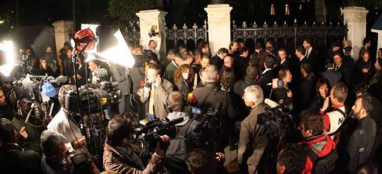 &Pi;&omicron;&tau;έ &delta;&epsilon;&nu; &xi;&alpha;&nu;ά&rho;&theta;&alpha;&nu; &tau;ό&sigma;&omicron;&iota; &delta;&eta;&mu;&omicron;&sigma;&iota;&omicron;&gamma;&rho;ά&phi;&omicron;&iota; &sigma;&tau;&eta; &chi;ώ&rho;&alpha; &mu;&alpha;&sigmaf;: 393 &delta;&iota;&epsilon;&theta;&nu;ή &Mu;&Mu;&Epsilon;, 455 &sigma;&upsilon;&nu;&tau;ά&kappa;&tau;&epsilon;&sigmaf; &kappa;&alpha;&iota; 7.000 &rho;&epsilon;&pi;&omicron;&rho;&tau;ά&zeta;