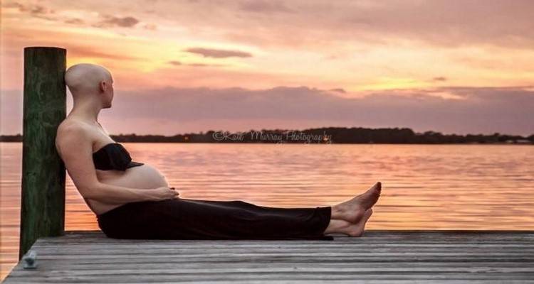 Οι συγκλονιστικές εικόνες της μητέρας που θηλάζει το γιο της για πρώτη φορά μετά τη μαστεκτομή