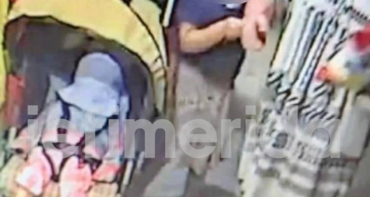 &Beta;&rho;έ&theta;&eta;&kappa;&epsilon; &eta; &gamma;&upsilon;&nu;&alpha;ί&kappa;&alpha; &mu;&epsilon; &tau;&omicron; &kappa;&alpha;&rho;&omicron;&tau;&sigma;ά&kappa;&iota; &pi;&omicron;&upsilon; έ&psi;&alpha;&chi;&nu;&alpha;&nu; &gamma;&iota;&alpha; &tau;&omicron; &nu;&epsilon;&kappa;&rho;ό &kappa;&omicron;&rho;ί&tau;&sigma;&iota; &sigma;&tau;&omicron; &Pi;&alpha;&lambda;&alpha;&iota;ό &Phi;ά&lambda;&eta;&rho;&omicron;