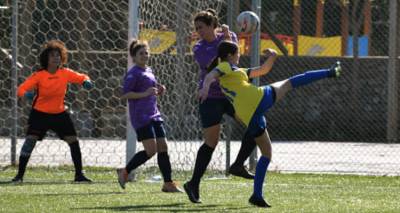 &Nu;ί&kappa;&eta; &xi;&alpha;&nu;ά &gamma;&iota;&alpha; &tau;&eta; &gamma;&upsilon;&nu;&alpha;&iota;&kappa;&epsilon;ί&alpha; &omicron;&mu;ά&delta;&alpha; &tau;&eta;&sigmaf; &Alpha;. &Epsilon;. &Lambda;ή&mu;&nu;&omicron;&upsilon;