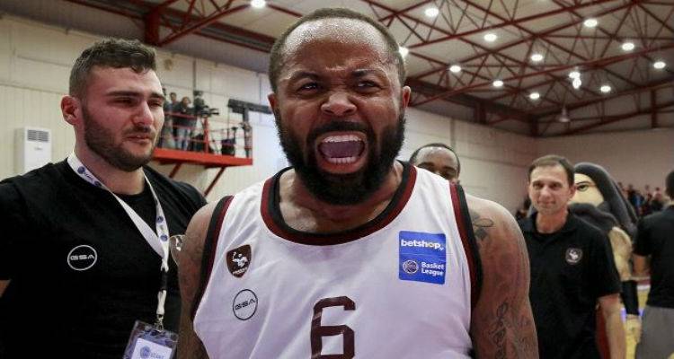 &Tau;&zeta;έ&rho;&iota; &Sigma;&mu;&iota;&theta;: "Έ&tau;&sigma;&iota; έ&gamma;&iota;&nu;&alpha; &sigma;&omicron;ύ&pi;&epsilon;&rho; ή&rho;&omega;&alpha;&sigmaf;"