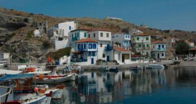 &Sigma;&tau;&omicron;&nu; Ά&gamma;&iota;&omicron; &Epsilon;&upsilon;&sigma;&tau;&rho;ά&tau;&iota;&omicron; &tau;&omicron; &pi;&rho;ό&gamma;&rho;&alpha;&mu;&mu;&alpha; &delta;&eta;&mu;&omicron;&sigma;&iota;ώ&nu; &tau;&omicron;&iota;&chi;&omicron;&gamma;&rho;&alpha;&phi;&iota;ώ&nu; &laquo;&Chi;&rho;ώ&mu;&alpha;&tau;&alpha; &sigma;&tau;&alpha; &Epsilon;&lambda;&lambda;&eta;&nu;&iota;&kappa;ά &nu;&eta;&sigma;&iota;ά&raquo;