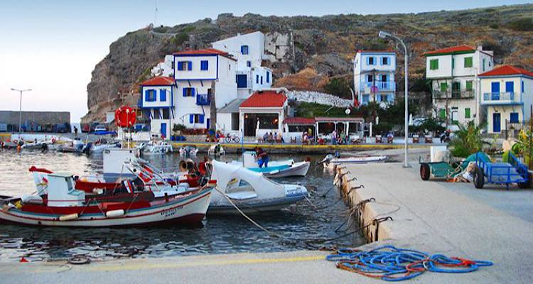 Σήμα κινδύνου εκπέμπουν τα ελληνικά νησιά για υπογεννητικότητα και ερημοποίηση