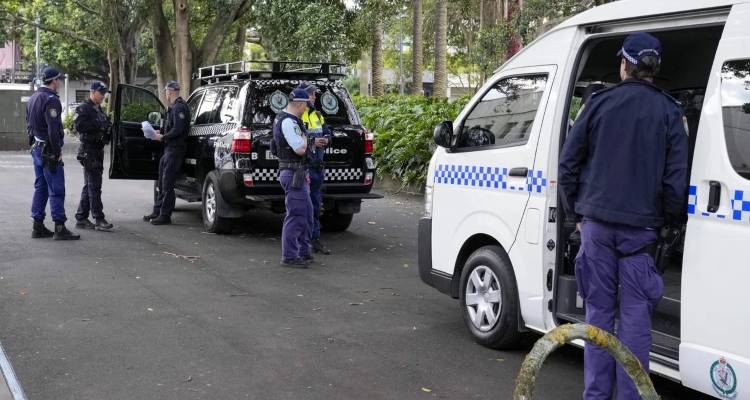 &Sigma;&omicron;&kappa; &sigma;&tau;&eta;&nu; &Alpha;&upsilon;&sigma;&tau;&rho;&alpha;&lambda;ί&alpha;: &Epsilon;&rho;&gamma;&alpha;&zeta;ό&mu;&epsilon;&nu;&omicron;&sigmaf; &sigma;&epsilon; &pi;&alpha;&iota;&delta;&iota;&kappa;ό &sigma;&tau;&alpha;&theta;&mu;ό &kappa;&alpha;&kappa;&omicron;&pi;&omicron;ί&eta;&sigma;&epsilon; &sigma;&epsilon;&xi;&omicron;&upsilon;&alpha;&lambda;&iota;&kappa;ά 91 &pi;&alpha;&iota;&delta;&iota;ά -&Alpha;&pi;&omicron;&kappa;&alpha;&lambda;ύ&phi;&theta;&eta;&kappa;&epsilon; &mu;έ&sigma;&omega; &laquo;dark web&raquo;