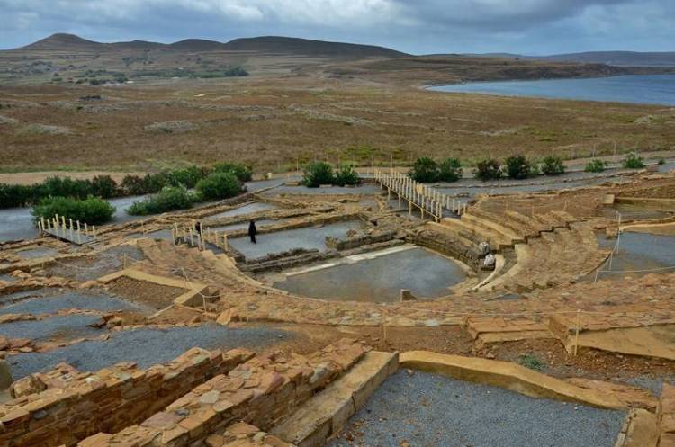 Η «Άλκηστις» του Ευριπίδη, στο αρχαίο Θέατρο της Ηφαιστείας από τη Θεατρική Ομάδα Λιβαδοχωρίου