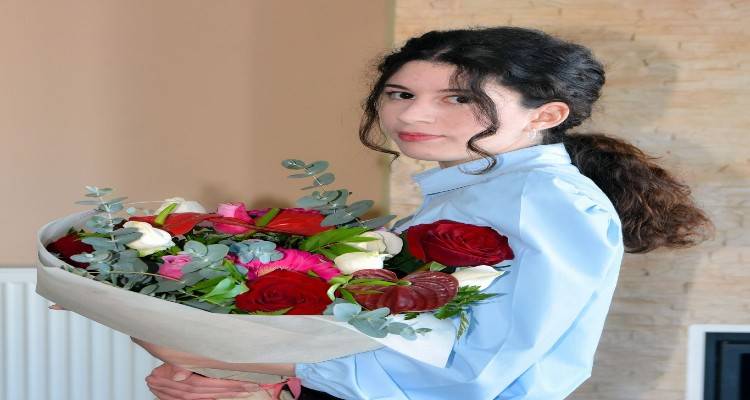 Η αριστούχος Χριστίνα Γκαλιούρη στον FM 100