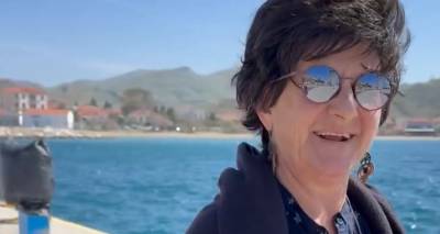 &Phi;&omega;&tau;&epsilon;&iota;&nu;ή &Beta;&epsilon;&lambda;&epsilon;&sigma;&iota;ώ&tau;&omicron;&upsilon;: &laquo;&Sigma;&alpha;&sigmaf; &epsilon;&upsilon;&chi;&alpha;&rho;&iota;&sigma;&tau;ώ &alpha;&pi;ό &kappa;&alpha;&rho;&delta;&iota;ά&sigmaf;&raquo; (video)