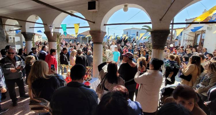 &Kappa;&alpha;&lambda;&lambda;&iota;ό&pi;&eta;: Έ&tau;&rho;&epsilon;&xi;&alpha;&nu; &kappa;&alpha;&iota; &phi;έ&tau;&omicron;&sigmaf; &tau;&alpha; ά&lambda;&omicron;&gamma;&alpha; &gamma;&iota;&alpha; &chi;ά&rho;&eta; &tau;&omicron;&upsilon; &Alpha;&gamma;ί&omicron;&upsilon; &Gamma;&epsilon;&omega;&rho;&gamma;ί&omicron;&upsilon; (photos)