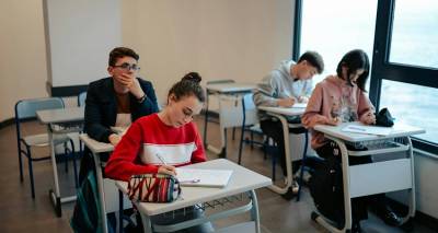 &Delta;&iota;&alpha;&gamma;&omega;&nu;&iota;&sigma;&mu;ό&sigmaf; PISA &kappa;&alpha;&iota; &pi;&rho;&alpha;&gamma;&mu;&alpha;&tau;&iota;&kappa;ή &zeta;&omega;ή: &Tau;&alpha; &alpha;ί&tau;&iota;&alpha; &tau;&eta;&sigmaf; &alpha;&pi;&omicron;&tau;&upsilon;&chi;ί&alpha;&sigmaf;