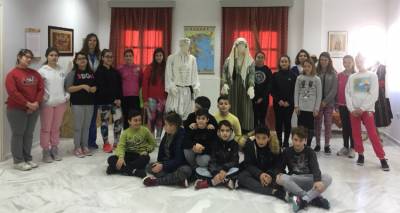 Οι μαθητές του 3oυ Δημοτικού Σχολείου Μύρινας γνώρισαν την ιστορία του Λυκείου των Ελληνίδων (photos)