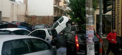 &Beta;&iota;&beta;&lambda;&iota;&kappa;ή &kappa;&alpha;&tau;&alpha;&sigma;&tau;&rho;&omicron;&phi;ή &sigma;&tau;&eta; &Nu;ί&kappa;&alpha;&iota;&alpha;: &Delta;&rho;ό&mu;&omicron;&iota;-&chi;&epsilon;ί&mu;&alpha;&rho;&rho;&omicron;&iota; &delta;&iota;έ&lambda;&upsilon;&sigma;&alpha;&nu; 30 &alpha;&upsilon;&tau;&omicron;&kappa;ί&nu;&eta;&tau;&alpha; (photos)