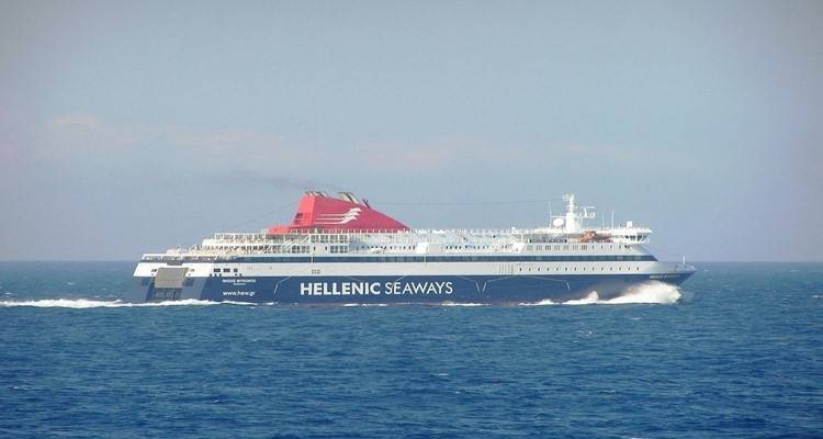 &Tau;&rho;&alpha;&upsilon;&mu;&alpha;&tau;ί&sigma;&tau;&eta;&kappa;&epsilon; &epsilon;&pi;&iota;&beta;ά&tau;&iota;&sigmaf; &sigma;&tau;&omicron; &laquo;&Nu;ή&sigma;&omicron;&sigmaf; &Mu;ύ&kappa;&omicron;&nu;&omicron;&sigmaf;&raquo;
