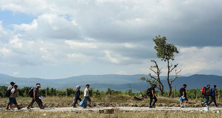 &Epsilon;&gamma;&kappa;&rho;ί&theta;&eta;&kappa;&epsilon; &eta; &mu;&epsilon;&tau;&epsilon;&gamma;&kappa;&alpha;&tau;ά&sigma;&tau;&alpha;&sigma;&eta; 40.000 &pi;&rho;&omicron;&sigma;&phi;ύ&gamma;&omega;&nu;