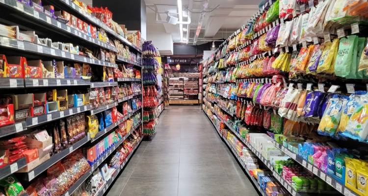 «Καλάθι Χριστουγέννων»: Από 11 Δεκεμβρίου ως τις 3 Ιανουαρίου -Μπαίνουν 3 κρέατα και 3 γλυκά, οι τιμές