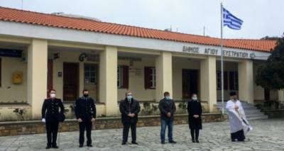 25&eta; &Mu;&alpha;&rho;&tau;ί&omicron;&upsilon;: &Omicron; Ά&gamma;&iota;&omicron;&sigmaf; &Epsilon;&upsilon;&sigma;&tau;&rho;ά&tau;&iota;&omicron;&sigmaf; &tau;ί&mu;&eta;&sigma;&epsilon; &tau;&eta;&nu; &epsilon;&pi;έ&tau;&epsilon;&iota;&omicron; &tau;&omega;&nu; 200 &chi;&rho;ό&nu;&omega;&nu; &alpha;&pi;ό &tau;&eta;&nu; &epsilon;&pi;&alpha;&nu;ά&sigma;&tau;&alpha;&sigma;&eta; &tau;&omicron;&upsilon; 1821 (photos)