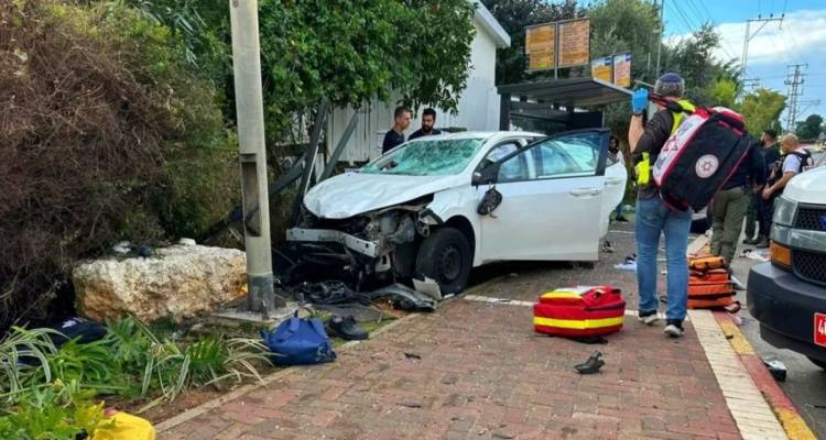 &Tau;&rho;ό&mu;&omicron;&sigmaf; &sigma;&tau;&omicron; &Tau;&epsilon;&lambda; &Alpha;&beta;ί&beta;: &Epsilon;&pi;ί&theta;&epsilon;&sigma;&eta; &Pi;&alpha;&lambda;&alpha;&iota;&sigma;&tau;&iota;&nu;ί&omega;&nu; &mu;&epsilon; &mu;&alpha;&chi;&alpha;ί&rho;&iota; &kappa;&alpha;&iota; &alpha;&upsilon;&tau;&omicron;&kappa;ί&nu;&eta;&tau;&omicron; &pi;&omicron;&upsilon; έ&pi;&epsilon;&sigma;&epsilon; &sigma;&tau;&omicron; &pi;&lambda;ή&theta;&omicron;&sigmaf; | &Mu;ί&alpha; &nu;&epsilon;&kappa;&rho;ή, &pi;ά&nu;&omega; &alpha;&pi;ό 10 &tau;&rho;&alpha;&upsilon;&mu;&alpha;&tau;ί&epsilon;&sigmaf;