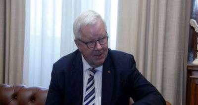 &Phi;&omicron;&upsilon;&kappa;&sigmaf;: &Eta; &Epsilon;&lambda;&lambda;ά&delta;&alpha; &chi;&rho;&epsilon;&iota;ά&zeta;&epsilon;&tau;&alpha;&iota; έ&nu;&alpha; &phi;&iota;&lambda;&iota;&kappa;ό &epsilon;&pi;&iota;&chi;&epsilon;&iota;&rho;&eta;&mu;&alpha;&tau;&iota;&kappa;ό &pi;&epsilon;&rho;&iota;&beta;ά&lambda;&lambda;&omicron;&nu; &gamma;&iota;&alpha; &nu;&alpha; &pi;ά&rho;&epsilon;&iota; &mu;&pi;&rho;&omicron;&sigma;&tau;ά &eta; &omicron;&iota;&kappa;&omicron;&nu;&omicron;&mu;ί&alpha;