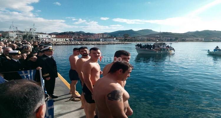 &Omicron; &Alpha;&gamma;&iota;&alpha;&sigma;&mu;ό&sigmaf; &tau;&omega;&nu; &upsilon;&delta;ά&tau;&omega;&nu; &sigma;&tau;&eta; &Mu;ύ&rho;&iota;&nu;&alpha; (photos + video)