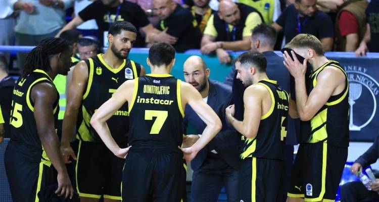 Ά&rho;&eta;&sigmaf; - &Sigma;&alpha;&nu; &Pi;ά&mu;&pi;&lambda;&omicron; &Mu;&pi;&omicron;ύ&rho;&gamma;&omicron;&sigmaf;: &laquo;&Chi;&tau;&upsilon;&pi;ά&epsilon;&iota;&raquo; &tau;&rho;&epsilon;&iota;&sigmaf; &phi;&omicron;&rho;έ&sigmaf; &kappa;&alpha;&iota;&hellip; &pi;&lambda;&eta;&rho;ώ&nu;&epsilon;&iota;!