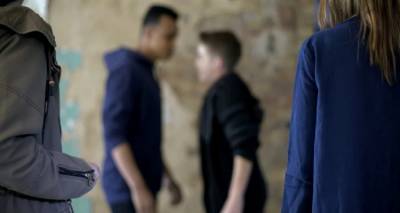 &Alpha;ί&gamma;&iota;&omicron;: &Sigma;&tau;&omicron; &nu;&omicron;&sigma;&omicron;&kappa;&omicron;&mu;&epsilon;ί&omicron; 14&chi;&rho;&omicron;&nu;&omicron;&sigmaf; &mu;&alpha;&theta;&eta;&tau;ή&sigmaf; &Gamma;&upsilon;&mu;&nu;&alpha;&sigma;ί&omicron;&upsilon; &pi;&omicron;&upsilon; &delta;έ&chi;&theta;&eta;&kappa;&epsilon; &gamma;&rho;&omicron;&theta;&iota;ά &alpha;&pi;ό 16&chi;&rho;&omicron;&nu;&omicron;