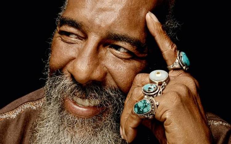 &Omicron; Richie Havens &gamma;&upsilon;&rho;ί&zeta;&epsilon;&iota; &pi;ά&lambda;&iota; &sigma;&tau;&iota;&sigmaf; &rho;ί&zeta;&epsilon;&sigmaf; &tau;&omicron;&upsilon;...