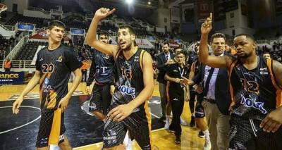 &Tau;&alpha;&xi;ί&delta;&iota; &sigma;&tau;&eta; &Lambda;&iota;&theta;&omicron;&upsilon;&alpha;&nu;ί&alpha; &gamma;&iota;&alpha; &tau;&omicron;&nu; &Pi;&rho;&omicron;&mu;&eta;&theta;έ&alpha;