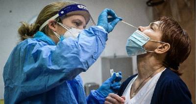 &Kappa;&omicron;&rho;&omega;&nu;&omicron;ϊό&sigmaf;: 5.588 &kappa;&rho;&omicron;ύ&sigma;&mu;&alpha;&tau;&alpha;, 11 &nu;&epsilon;&kappa;&rho;&omicron;ί &kappa;&alpha;&iota; 149 &delta;&iota;&alpha;&sigma;&omega;&lambda;&eta;&nu;&omega;&mu;έ&nu;&omicron;&iota;