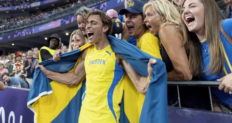 Ο Ντουπλάντις έρχεται σήμερα στην Ελλάδα -Θα πάει στη Σαντορίνη για διακοπές, το κανόνισε ο Καραλής