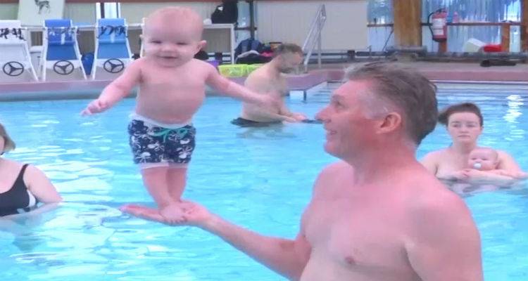 &Delta;&iota;&delta;ά&sigma;&kappa;&epsilon;&iota; &tau;&epsilon;&sigma;&sigma;ά&rho;&omega;&nu; &mu;&eta;&nu;ώ&nu; &mu;&omega;&rho;ά &nu;&alpha; &sigma;&tau;έ&kappa;&omicron;&nu;&tau;&alpha;&iota; &mu;ό&nu;&alpha; &tau;&omicron;&upsilon;&sigmaf;!