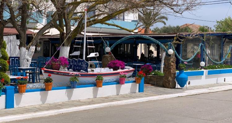 «Γαλάζιο Λιμάνι» στο Μούδρο: Εκεί όπου η γεύση συναντά την ποιότητα