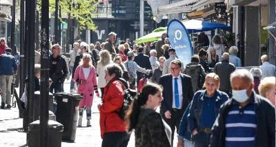 &Kappa;&omicron;&rho;&omega;&nu;&omicron;ϊό&sigmaf;: &laquo;&Phi;&omicron;&upsilon;&nu;&tau;ώ&nu;&epsilon;&iota;&raquo; &xi;&alpha;&nu;ά &eta; &pi;&alpha;&nu;&delta;&eta;&mu;ί&alpha; &sigma;&tau;&eta; &Gamma;&epsilon;&rho;&mu;&alpha;&nu;ί&alpha; | &Tau;&alpha; &eta;&mu;&epsilon;&rho;ή&sigma;&iota;&alpha; &kappa;&rho;&omicron;ύ&sigma;&mu;&alpha;&tau;&alpha; &xi;&epsilon;&pi;έ&rho;&alpha;&sigma;&alpha;&nu; &kappa;&alpha;&iota; &pi;ά&lambda;&iota; &tau;&alpha; 100.000