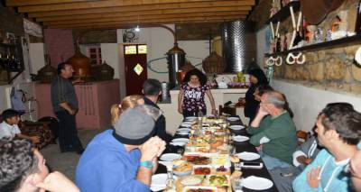 Ά&lambda;&lambda;&eta; &mu;&iota;&alpha; &mu;έ&rho;&alpha; &gamma;&epsilon;&mu;ά&tau;&eta;... &Lambda;ή&mu;&nu;&omicron; &gamma;&iota;&alpha; &tau;&omicron;&upsilon;&sigmaf; &mu;&alpha;&theta;&eta;&tau;έ&sigmaf; - &epsilon;&pi;&iota;&sigma;&kappa;έ&pi;&tau;&epsilon;&sigmaf; &tau;&omicron;&upsilon; &nu;&eta;&sigma;&iota;&omicron;ύ &mu;&alpha;&sigmaf;