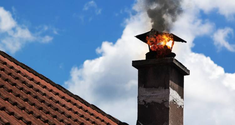 &Lambda;ή&mu;&nu;&omicron;&sigmaf;: &Phi;&omega;&tau;&iota;ά &sigma;&epsilon; &kappa;&alpha;&mu;&iota;&nu;ά&delta;&alpha; &sigma;&pi;&iota;&tau;&iota;&omicron;ύ &sigma;&tau;&omicron;&nu; &Kappa;ά&sigma;&pi;&alpha;&kappa;&alpha;