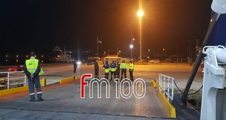 Λήμνος: Σε καραντίνα το πλοίο «Blue Star Μύκονος» λόγω υποψίας κορωνοϊού (photos+video)