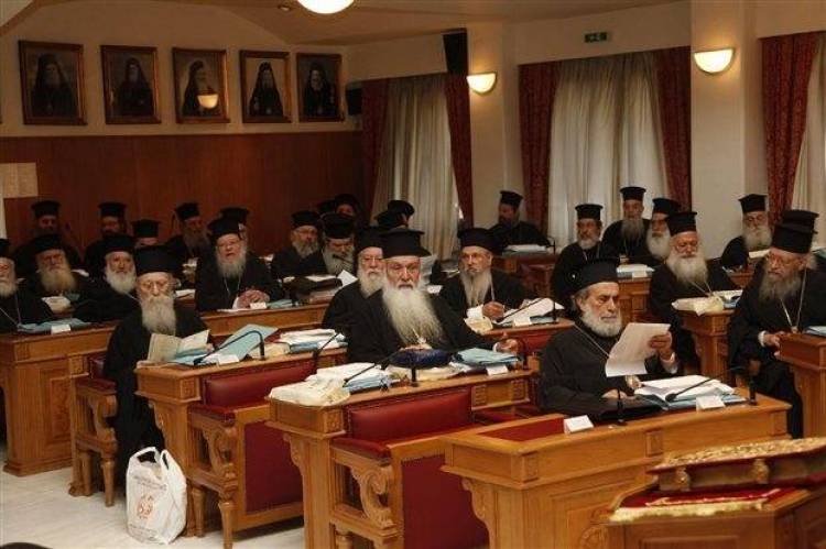 &Iota;&epsilon;&rho;ά &Sigma;ύ&nu;&omicron;&delta;&omicron;&sigmaf;: &Eta; &Epsilon;&kappa;&kappa;&lambda;&eta;&sigma;ί&alpha; &nu;&alpha; &epsilon;&lambda;έ&gamma;&chi;&epsilon;&iota; &tau;&omicron;&upsilon;&sigmaf; &kappa;&alpha;&theta;&eta;&gamma;&eta;&tau;έ&sigmaf; &tau;&omega;&nu; &Theta;&rho;&eta;&sigma;&kappa;&epsilon;&upsilon;&tau;&iota;&kappa;ώ&nu;