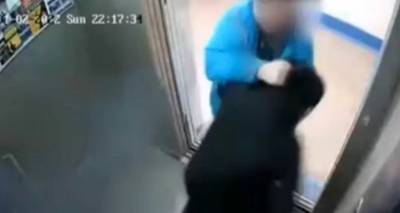 Ρωσία: Πατέρας ξυλοκοπεί 27χρονο που παρενόχλησε τη 15χρονη κόρη του σε ασανσέρ | Βίντεο ντοκουμέντο