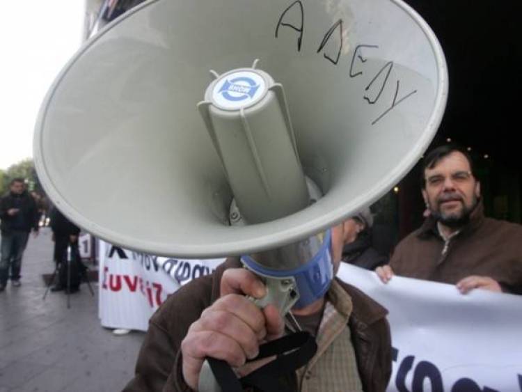 &Sigma;&tau;&omicron; &sigma;&tau;ό&chi;&alpha;&sigma;&tau;&rho;&omicron; &tau;&eta;&sigmaf; &kappa;&upsilon;&beta;έ&rho;&nu;&eta;&sigma;&eta;&sigmaf; &omicron;&iota; &mu;&iota;&kappa;&rho;έ&sigmaf; &delta;&iota;&alpha;&delta;&eta;&lambda;ώ&sigma;&epsilon;&iota;&sigmaf;