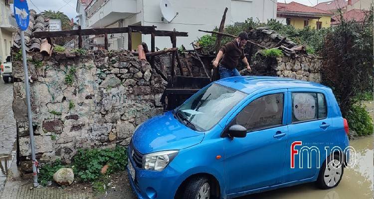 Μύρινα: Καθαίρεση ετοιμόρροπου κτιρίου | Κλείνει το πάρκινγκ της Καρατζά