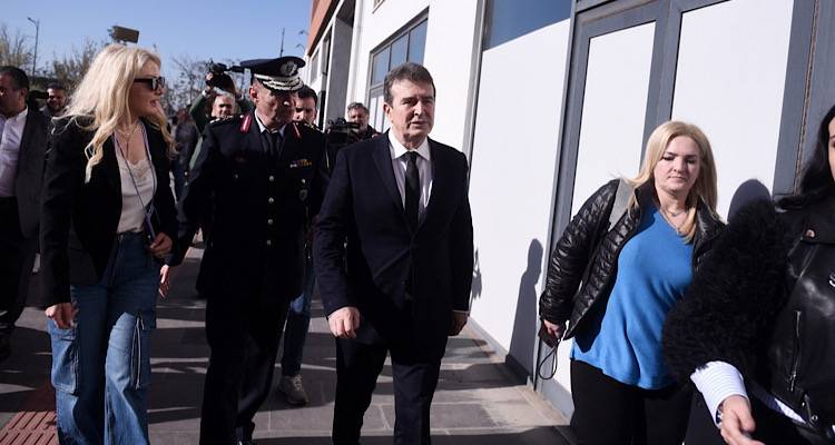 &Tau;&eta;&lambda;&epsilon;&delta;&iota;ά&sigma;&kappa;&epsilon;&psi;&eta; &Chi;&rho;&upsilon;&sigma;&omicron;&chi;&omicron;ΐ&delta;&eta; &mu;&epsilon; &pi;ά&nu;&omega; &alpha;&pi;ό 2.500 &alpha;&sigma;&tau;&upsilon;&nu;&omicron;&mu;&iota;&kappa;&omicron;ύ&sigmaf; &sigma;ή&mu;&epsilon;&rho;&alpha; &tau;&omicron; &pi;&rho;&omega;ί &gamma;&iota;&alpha; &tau;&eta;&nu; &epsilon;&nu;&delta;&omicron;&omicron;&iota;&kappa;&omicron;&gamma;&epsilon;&nu;&epsilon;&iota;&alpha;&kappa;ή &beta;ί&alpha;