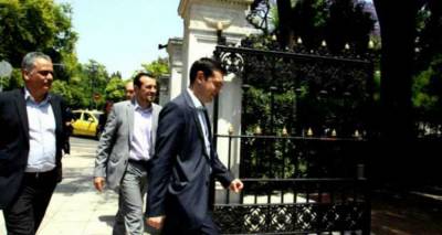 &Omicron; &Sigma;&Upsilon;&Rho;&Iota;&Zeta;&Alpha; &epsilon;ί&chi;&epsilon; &epsilon;&tau;&alpha;&iota;&rho;&epsilon;ί&alpha; &mu;&epsilon; &tau;&eta;&nu; &epsilon;&pi;&omega;&nu;&upsilon;&mu;ί&alpha; &laquo;&Kappa;&alpha;&rho;&alpha;&mu;ά&nu;&omicron;&sigmaf; - &Pi;&alpha;&pi;&pi;ά&sigmaf; - &Tau;&sigma;ί&pi;&rho;&alpha;&sigmaf;&raquo; | &Pi;&omicron;&iota;&alpha; ή&tau;&alpha;&nu; &eta; &delta;&rho;&alpha;&sigma;&tau;&eta;&rho;&iota;ό&tau;&eta;&tau;ά &tau;&eta;&sigmaf; (&phi;&omega;&tau;&omicron;)