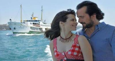 &laquo;&Eta; &Rho;ό&zeta;&alpha; &tau;&eta;&sigmaf; &Sigma;&mu;ύ&rho;&nu;&eta;&sigmaf;&raquo; έ&rho;&chi;&epsilon;&tau;&alpha;&iota; &sigma;&tau;&omicron; &Mu;&alpha;&rho;&omicron;ύ&lambda;&alpha;