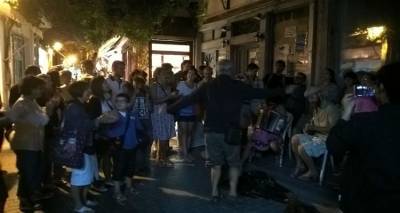 «Πλημμύρισε» μελωδίες και κόσμο εχθές η αγορά της Μύρινας (photos + video)
