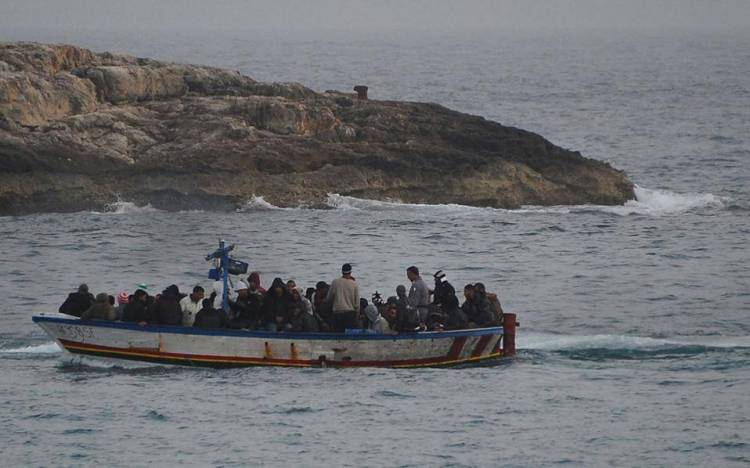 WSJ: Δραματική αύξηση των προσφύγων στην Ευρώπη μέσα σε έναν χρόνο