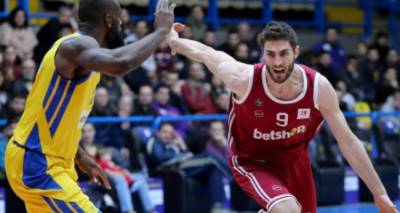 &Tau;&sigma;&alpha;ϊ&rho;έ&lambda;&eta;&sigmaf;: &laquo;&Nu;&alpha; &pi;&alpha;&rho;&alpha;&mu;&epsilon;ί&nu;&omicron;&upsilon;&mu;&epsilon; &psi;&eta;&lambda;ά &sigma;&tau;&eta; &beta;&alpha;&theta;&mu;&omicron;&lambda;&omicron;&gamma;ί&alpha;&raquo;